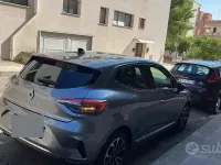 Usata Renault Clio V 101 CV (74 kW) 2024 Grigio Berlina