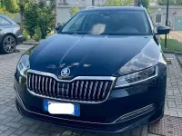 Usado Skoda Superb Style 150 CV (110 kW) 2020 Negro Familiar