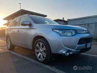 Usata Mitsubishi Outlander Instyle 150 CV (110 kW) 2014 Grigio SUV