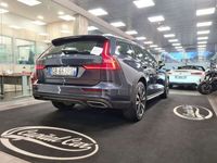 Usata Volvo V60 CC 190 CV (139 kW) 2020 Blu/azzurro Station wagon