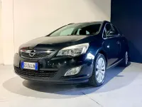 Usata Opel Astra Cosmo 140 CV (102 kW) 2013 Nero Station wagon