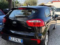 Usata Kia Rio 75 CV (55 kW) 2015 Nero Berlina