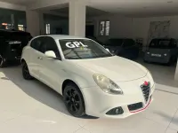 Usata Alfa Romeo Giulietta Distinctive 120 CV (88 kW) 2013 Bianco pastello Utilitaria