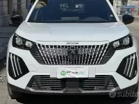 Usata Peugeot 2008 Active 101 CV (74 kW) 2024 Bianco SUV