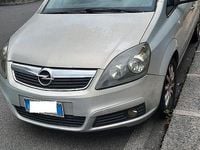 Usata Opel Zafira 2007 Grigio Monovolume