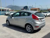 Usata Ford Fiesta Titanium 70 CV (51 kW) 2012 Grigio Berlina