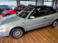 Usata VW Golf Cabriolet Highline 101 CV (74 kW) 2000 Grigio Cabrio