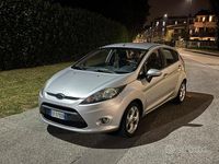 Usata Ford Fiesta Titanium 60 CV (44 kW) 2012 Grigio Utilitaria