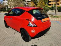 Usata Lancia Ypsilon Silver 69 CV (50 kW) 2022 Rosso Utilitaria