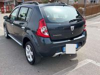 Usata Dacia Sandero Lauréate 68 CV (50 kW) 2011 Berlina