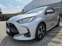 Usata Toyota Yaris Hybrid Business Edition 92 CV (67 kW) 2025 Silver met Berlina