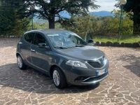 Usata Lancia Ypsilon Gold 69 CV (50 kW) 2017 Grigio Utilitaria