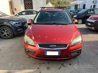 Begagnad Ford Focus 90 HK (66 kW) 2007 Röd Sedan