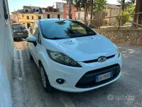 Usata Ford Fiesta 97 CV (71 kW) 2010 Bianco Berlina