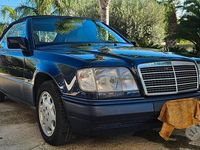 Usata Mercedes E200 136 CV (100 kW) 1995 Blu Cabrio