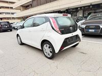 Usata Toyota Aygo X-play 72 CV (52 kW) 2018 Bianco Utilitaria