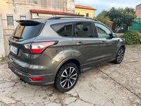 Usata Ford Kuga 120 CV (88 kW) 2017 Grigio SUV