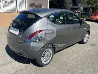 Usata Lancia Ypsilon Silver 69 CV (50 kW) 2017 Blu Utilitaria