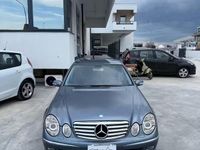 Usata Mercedes E220 Avantgarde 149 CV (109 kW) 2003 Blu Berlina