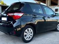 Usata Toyota Yaris Hybrid Lounge 92 CV (67 kW) 2020 Nero Berlina