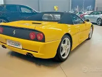 Usata Ferrari F355 381 CV (280 kW) 2000 Giallo Cabrio