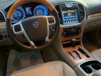 Käytetty Lancia Thema Platinum 190 HP (139 kW) 2013 Musta Sedan