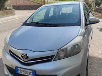 Usata Toyota Yaris Active 90 CV (66 kW) 2013 Grigio Utilitaria