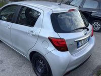 Usata Toyota Yaris Hybrid Active 75 CV (55 kW) 2015 Berlina