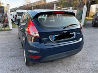 Usata Ford Fiesta 92 CV (67 kW) 2014 Blu Berlina