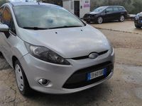 Usata Ford Fiesta 97 CV (71 kW) 2010 Grigio Utilitaria