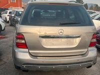 Usata Mercedes ML320 224 CV (164 kW) 2007 Grigio SUV