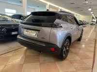 Usata Peugeot 2008 Allure 101 CV (74 kW) 2024 Grigio metallizzato SUV