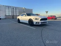 Usata Ford Mustang 317 CV (233 kW) 2017 Bianco Coupé