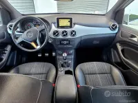 Usata Mercedes B180 Business 109 CV (80 kW) 2014 Bianco Utilitaria