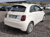 Begagnad Fiat 500e 42 kW (58 HK) 2023 Vit Halvkombi