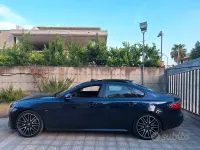 Usata Jaguar XF R-Sport 179 CV (131 kW) 2016 Bluazzurro Berlina