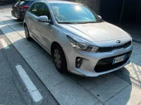 Usata Kia Rio 84 CV (61 kW) 2018 Grigio Berlina