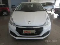 Usata Peugeot 208 Active 68 CV (50 kW) 2017 Bianco Utilitaria