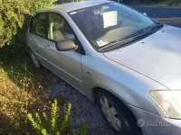 Usata Toyota Corolla 90 CV (66 kW) 2002 Grigio Berlina