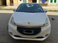 Usata Peugeot 208 Allure 95 CV (69 kW) 2015 Bianco Utilitaria