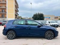 Usata VW Golf VIII Life 115 CV (84 kW) 2022 Blu Berlina