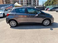 Begagnad Toyota Yaris Lounge 69 HK (50 kW) 2014 Grå Halvkombi