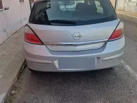 Używany Opel Astra 101 KM (74 kW) 2005 Szary Sedan/Limuzyna