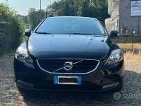 Usata Volvo V40 Kinetic 120 CV (88 kW) 2015 Nero Berlina