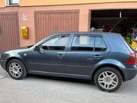 Usata VW Golf IV 105 CV (77 kW) 2002 Blu Utilitaria