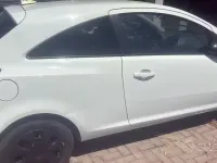 Usata Opel Corsa 65 CV (47 kW) 2010 Bianco Utilitaria