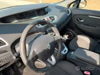 Usata Renault Scénic III 110 CV (80 kW) 2009 Nero Monovolume