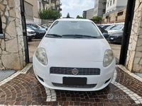 Usata Fiat Grande Punto Dynamic 69 CV (50 kW) 2009 Bianco Utilitaria