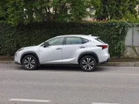 Usata Lexus NX300h Executive Line 155 CV (114 kW) 2016 Argento SUV