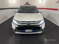 Usata Mitsubishi Outlander Instyle 150 CV (110 kW) 2018 Bianco SUV
